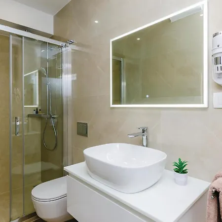 Two-bedroom In アパート