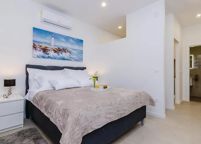 Two-bedroom In Apartman Mokosica